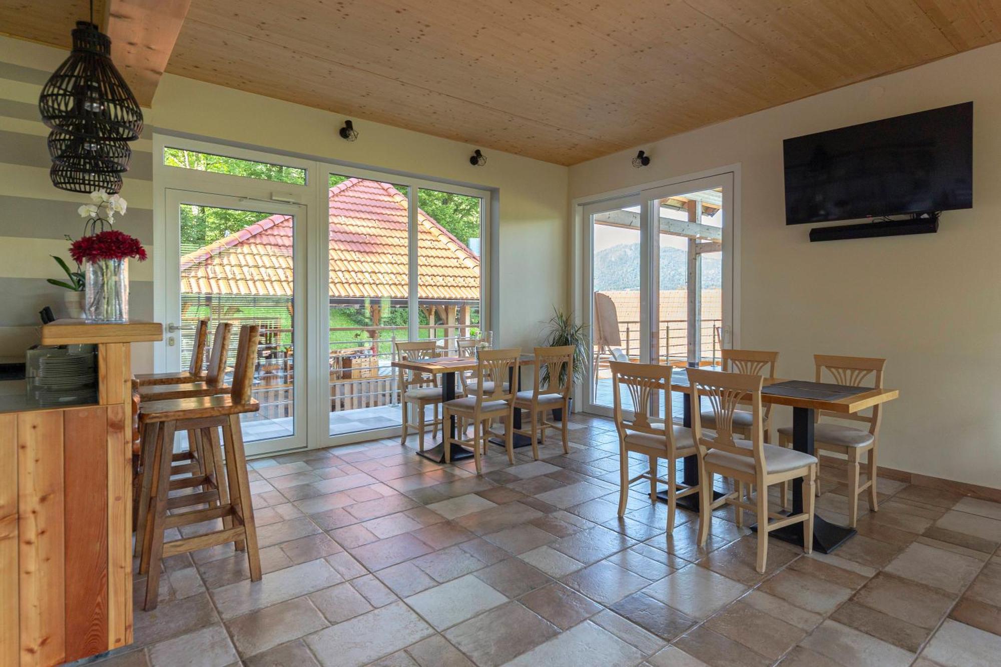 קמניק Resort Pri Hrastu מראה חיצוני תמונה